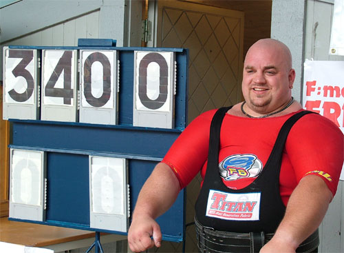 kenta_poserar_med_340kg_2