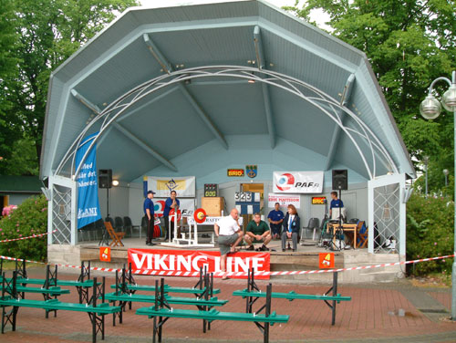 scenen_pa_torget_i_marieham