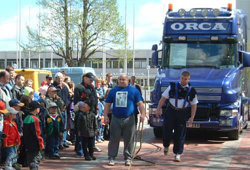 elis_gor_sig_redo_att_dra_lastbilen