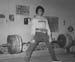 1981_hasse_mattsson_drar_260kg_jussi_spanar_i_bakgrunden