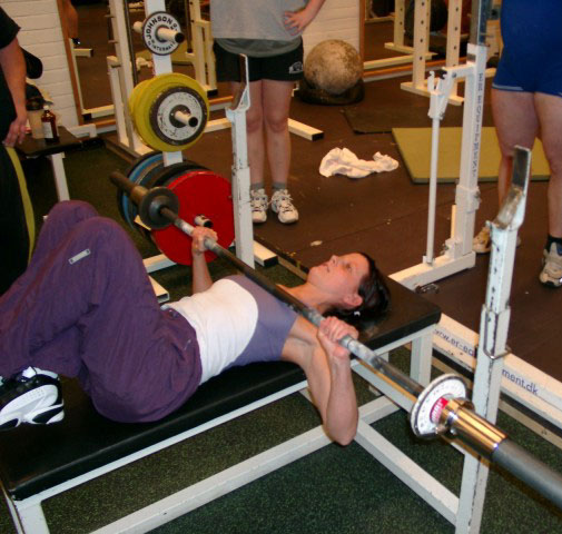 luciapumpen_2002_vinnare_i_kroppsviktsbank_29reps